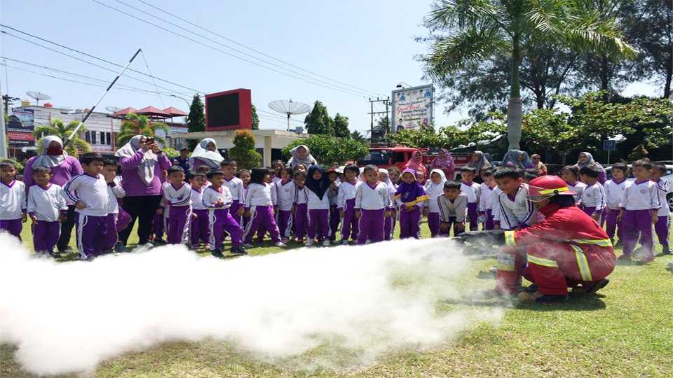 TK PAUD Habibi Pariaman Berikan Edukasi Sejak Dini Tentang Damkar