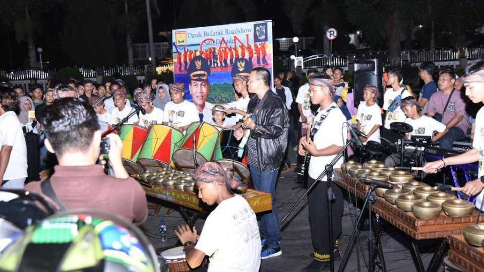 Genius Umar Gandeng Komunitas Darak Badarak Gemparkan Bukittinggi