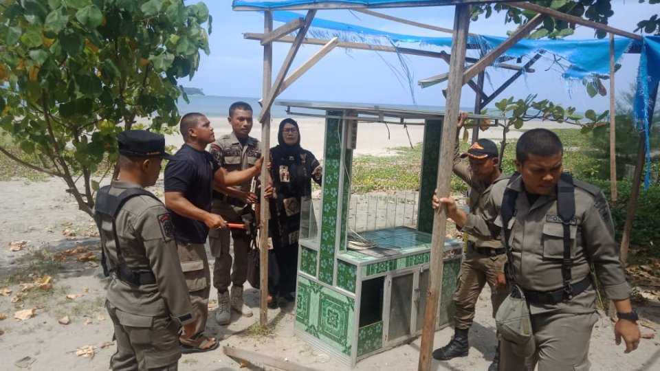 Satpol PP Kota Pariaman Tertibkan Pedagang Yang Tak Patuhi Aturan